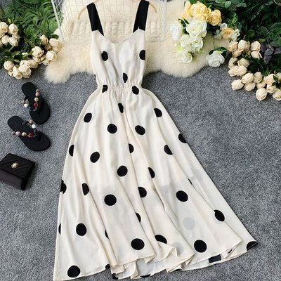 Σύγχρονο γυναικείο φόρεμα με φαρδιά λουριά ώμου