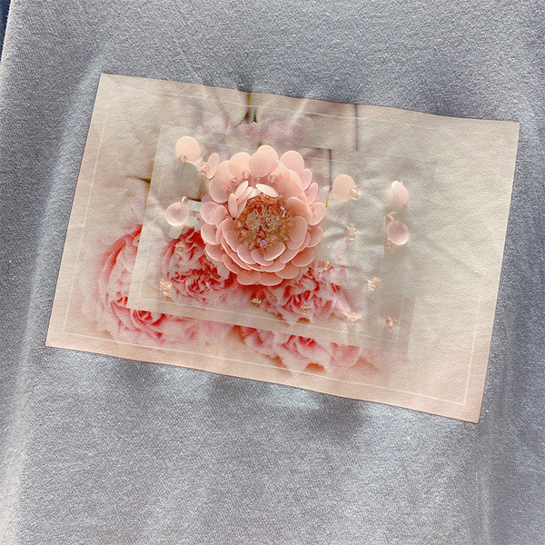 Γυναικεία μπλούζα με εφαρμογή και στοιχείο 3D