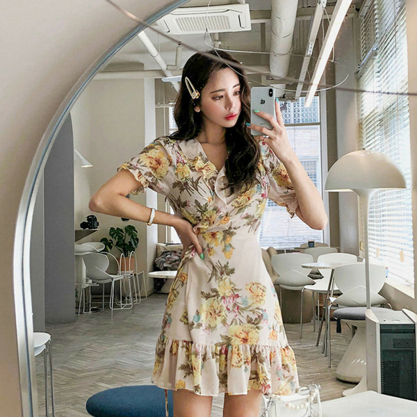 Καθημερινό γυναικείο φόρεμα με V-neck, 3/4 μανίκια και floral μοτίβο