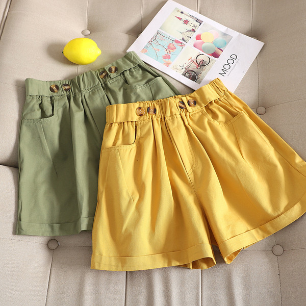 Модерни дамски къси панталони с копчета и джоб в няколко цвята