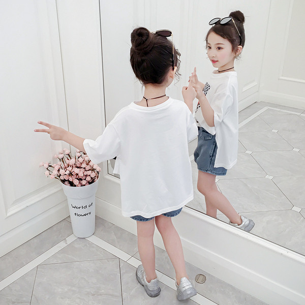 Gyerek modern póló lányoknak fehér színben, rátéttel