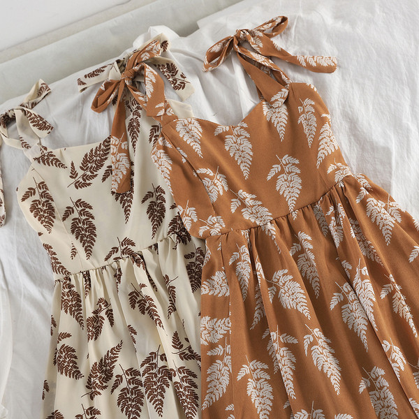 Öt színben mintás női ruha