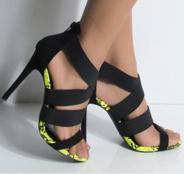 Stílusos női magas sarkú szandál állatmintával