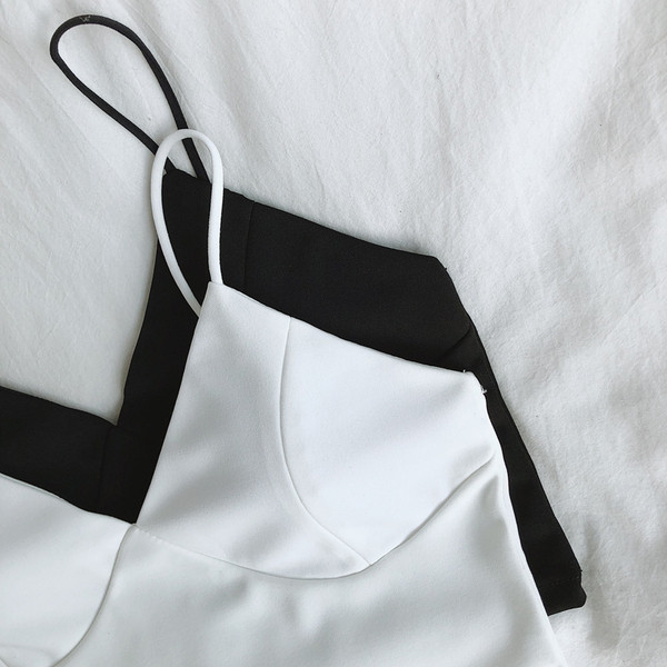 Дамски къс топ в бял и черен цвят