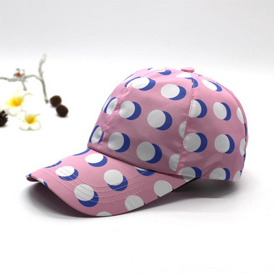 Rózsaszín színű női sapka napellenzővel és rátéttel