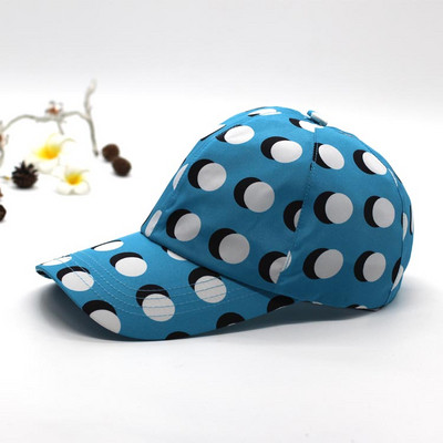 Rózsaszín színű női sapka napellenzővel és rátéttel