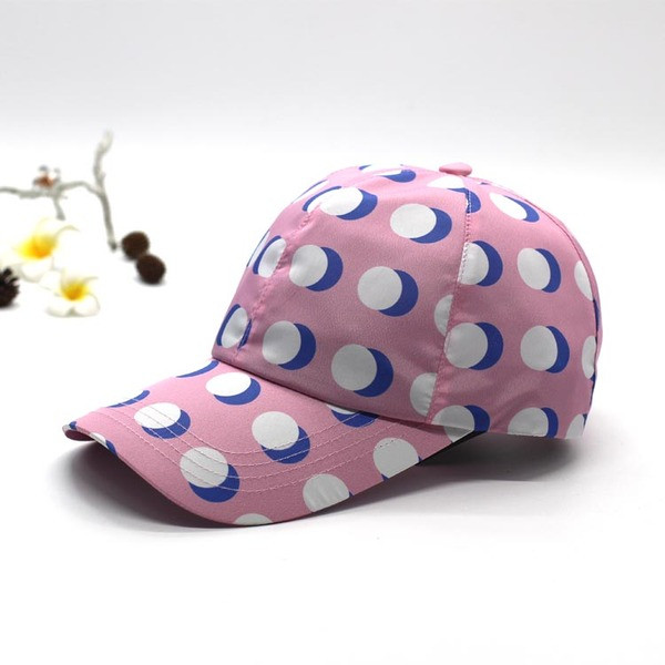 Rózsaszín színű női sapka napellenzővel és rátéttel