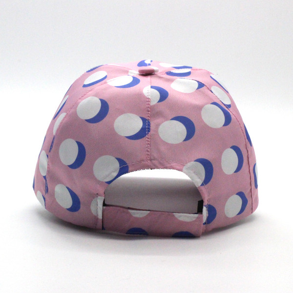 Rózsaszín színű női sapka napellenzővel és rátéttel