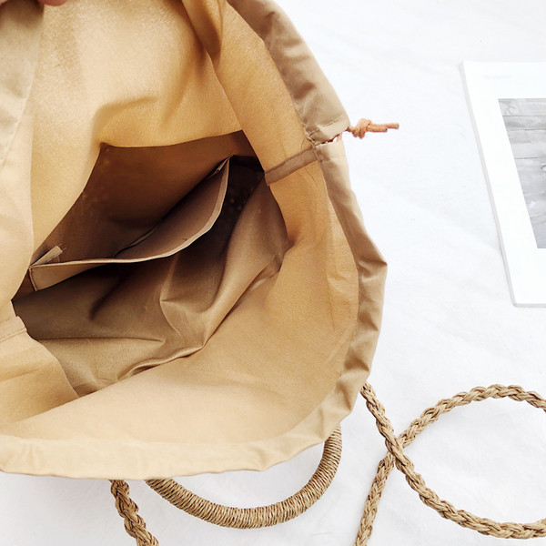 Geanta de dama moderna tricotata cu panglica de dantela