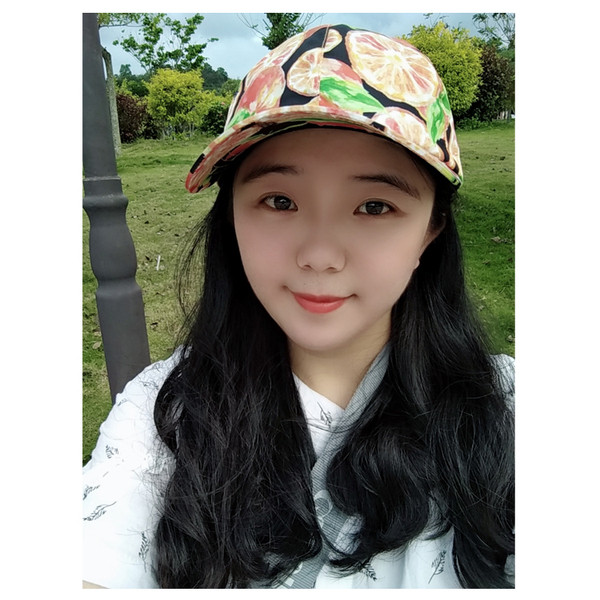 Női nyári sapka napellenzővel és rátéttel