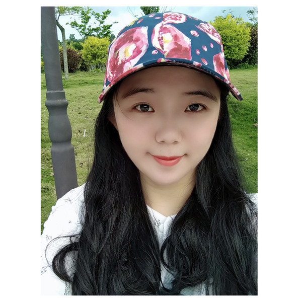 Női nyári sapka napellenzővel és rátéttel