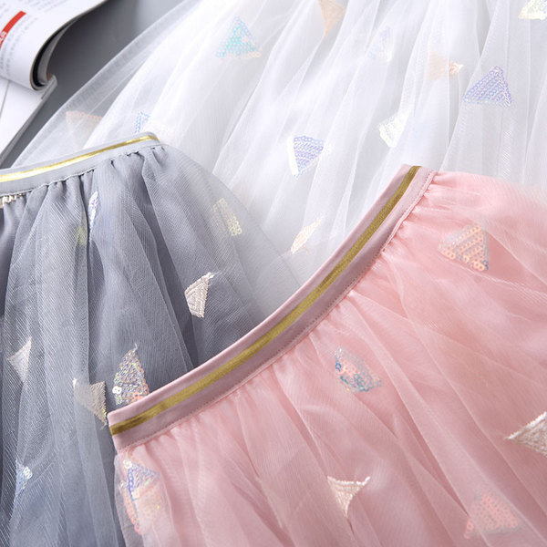 Modern gyerekszoknya három színben, flitterekkel és tüllel