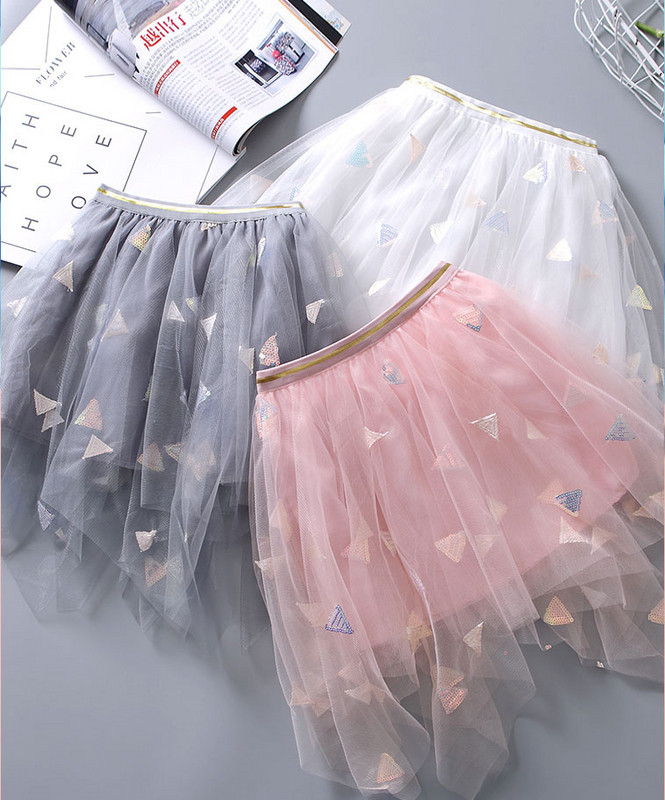 Modern gyerekszoknya három színben, flitterekkel és tüllel