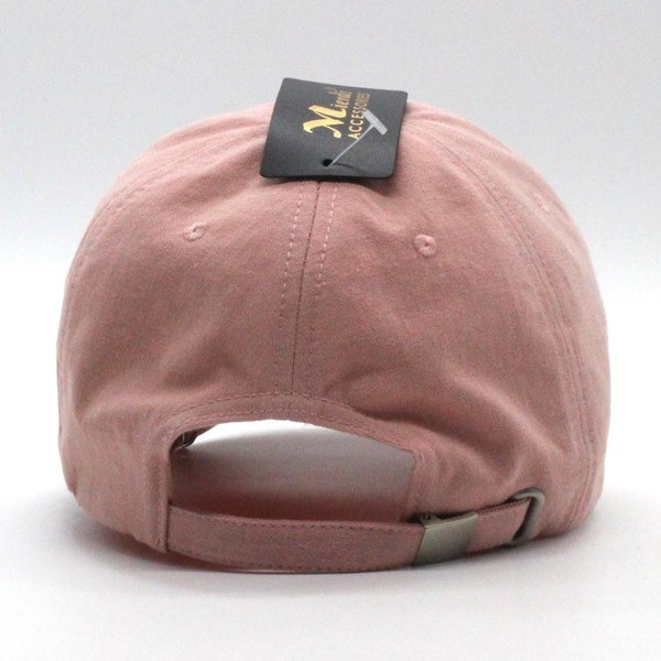 Női sapka napellenzővel és fém elemmel több színben