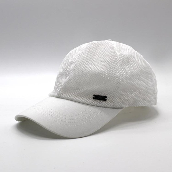 Fekete-fehér női sapka napellenzővel és hálóval