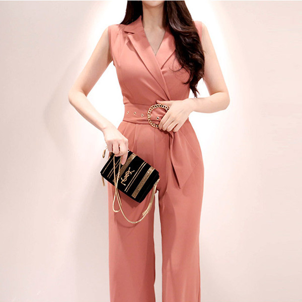 Salopetă de damă modernă cu decolteu în V și curea