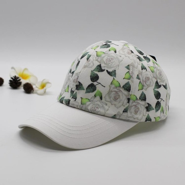 Лятна дамска шапка с флорален десен в няколко разцветки 