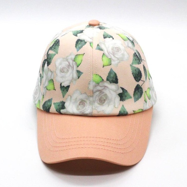 Лятна дамска шапка с флорален десен в няколко разцветки 