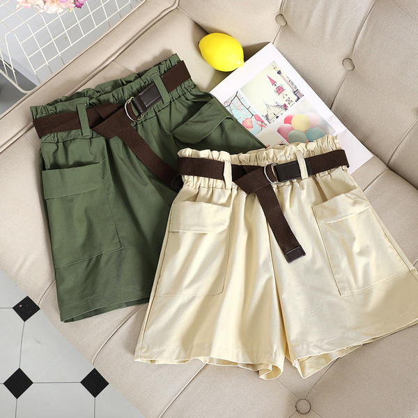 Актуални къси дамски панталони с висока талия и странични джобове в няколко цвята