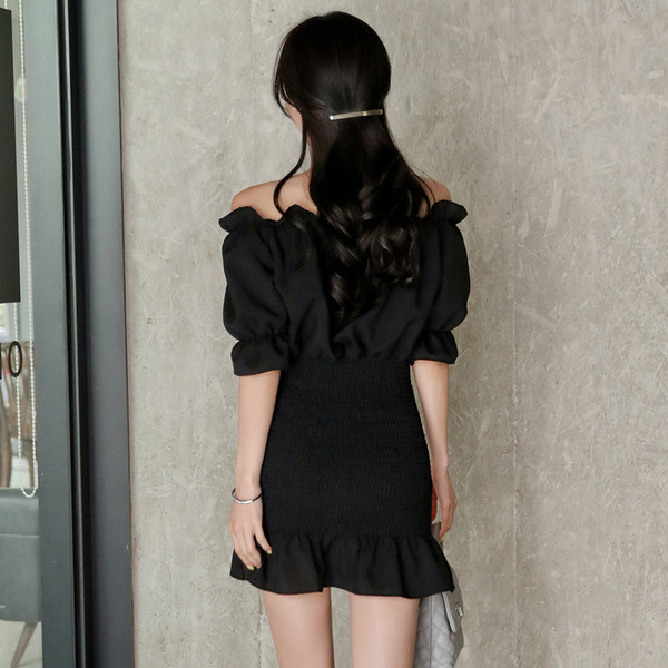 Γυναικείο φόρεμα με κοντό μανίκι σε μαύρο χρώμα