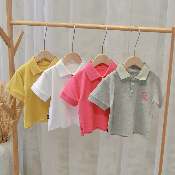 Gyerek póló fiúknak négy színben gombokkal és hímzéssel