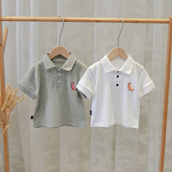 Gyerek póló fiúknak négy színben gombokkal és hímzéssel