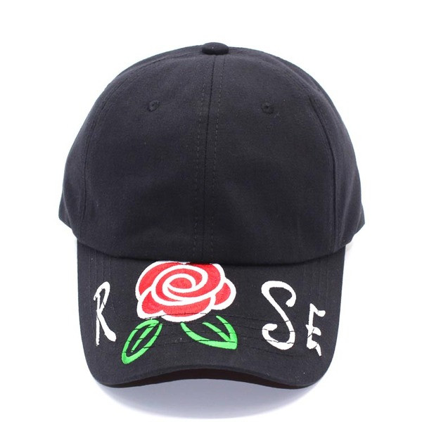 Modern női sapka napellenzővel és hímzéssel