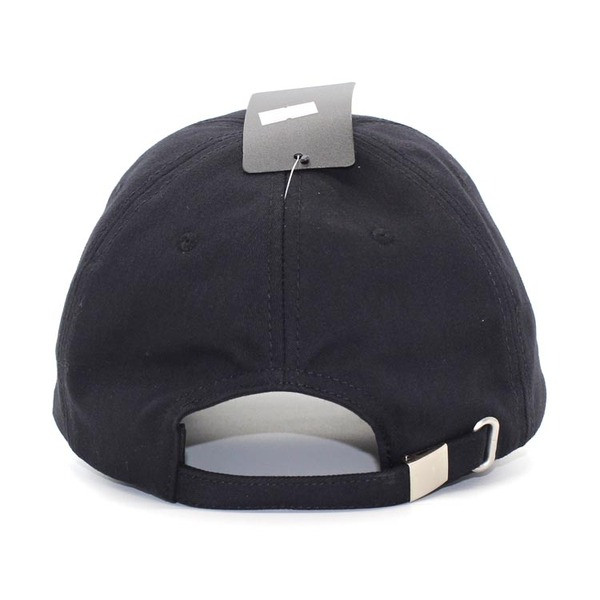 Modern női sapka napellenzővel és hímzéssel