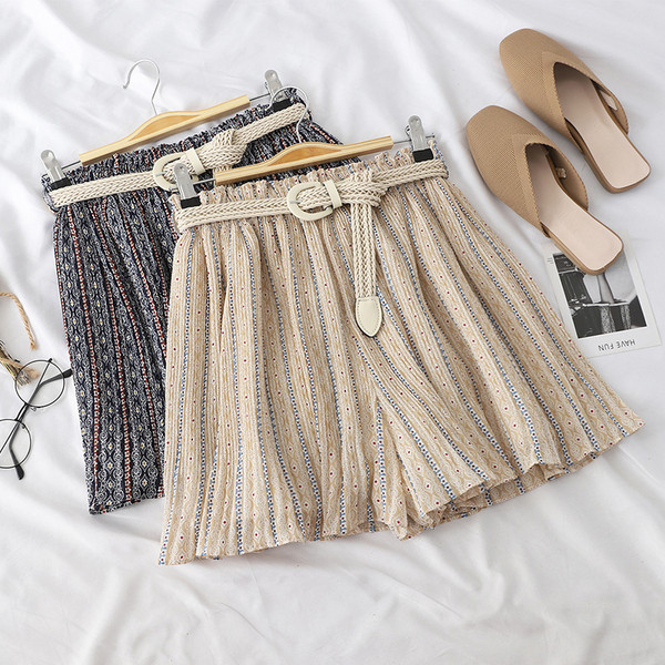 Modern női magas derekú rövidnadrág bézs és fekete színben