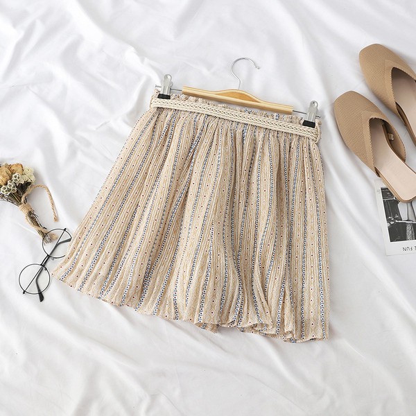 Modern női magas derekú rövidnadrág bézs és fekete színben