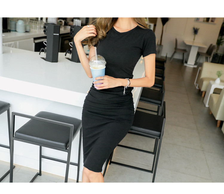 Καθημερινό γυναικείο φόρεμα μεκοντό μανίκι σε γκρι, λευκό και μαύρο χρώμα