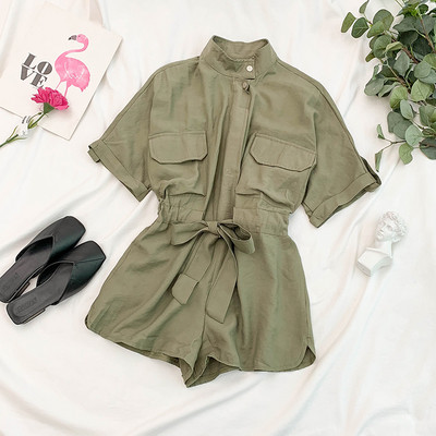 Salopetă scurtă de damă elegantă, cu decolteu O, în mai multe culori