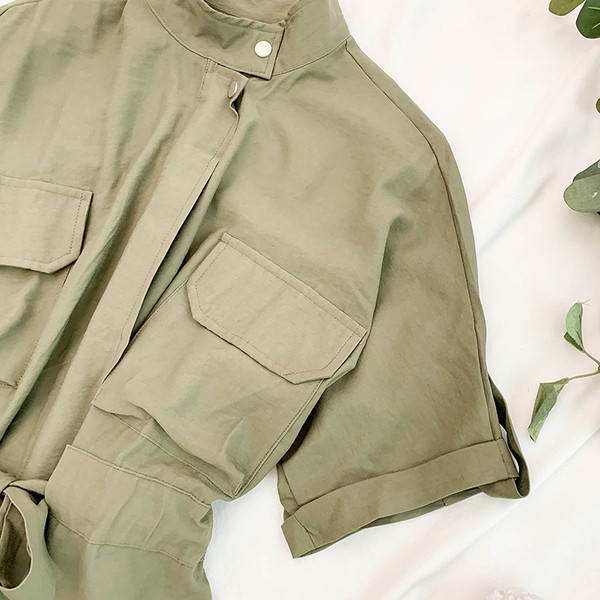 Salopetă scurtă de damă elegantă, cu decolteu O, în mai multe culori