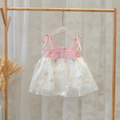 Modern gyerekruha vékony pántokkal és tülllel