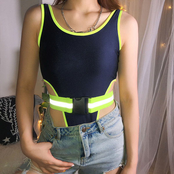 Új modell női szabású body fekete övvel