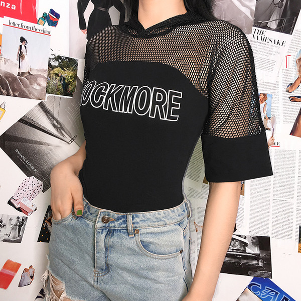 Modern női test felirattal és kapucnival fekete színben