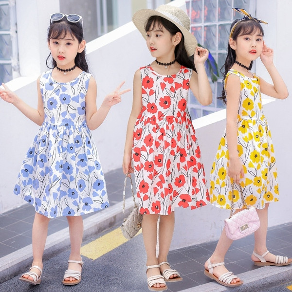 Stílusos gyerekruha három színben virágos motívumokkal