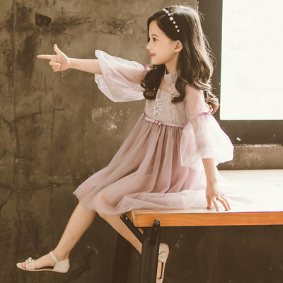 Aktuális gyerekruha két színben hímzéssel és 3D elemmel