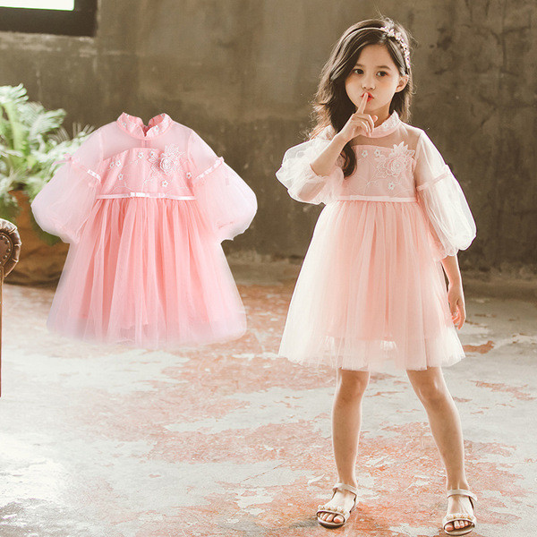 Aktuális gyerekruha két színben hímzéssel és 3D elemmel