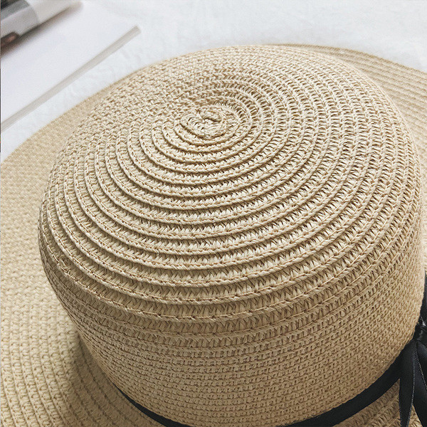 Modern strandkalap három színben és szalaggal