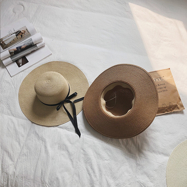 Modern strandkalap három színben és szalaggal