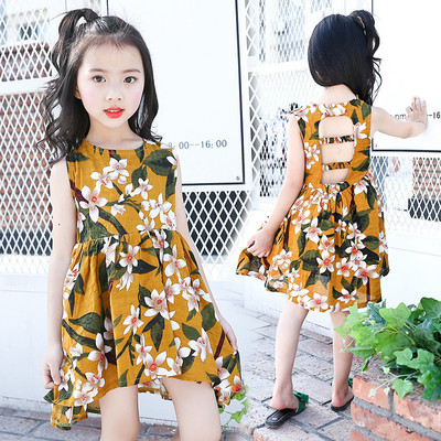 Детска модерна рокля разкроен модел с флорални мотиви 