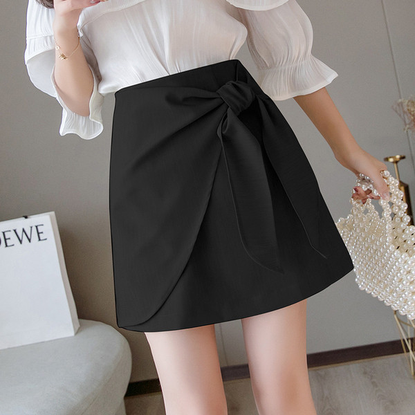 Modern női szoknya magas derékkal, fehér, fekete és sárga színekben