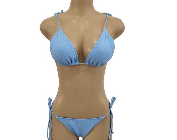 Model de costum de baie simplu din doua piese cu top triunghiular si cravate in mai multe culori