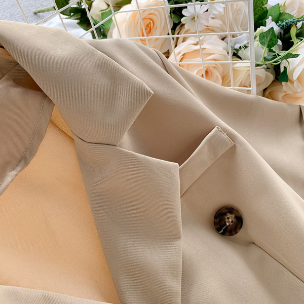 Salopeta de dama moderna cu decolteu adanc si curea in trei culori