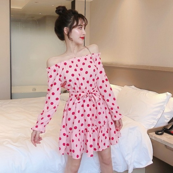 Модерна дамска рокля на точки в розов цвят 