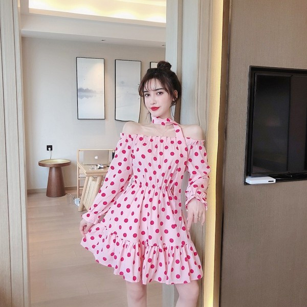 Модерна дамска рокля на точки в розов цвят 