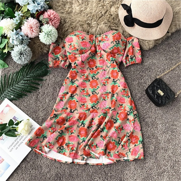 Rochie moderna de dama cu umerii goi si motive florale