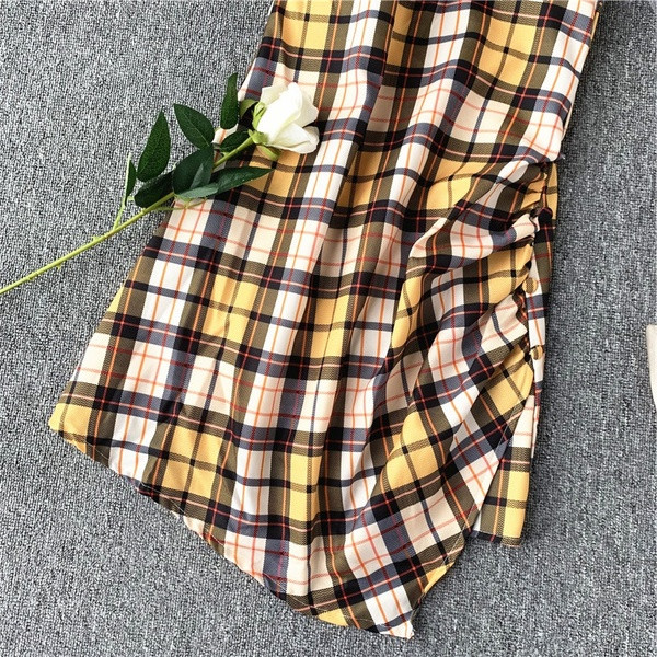 Rochie de dama moderna in carouri model asimetric cu fermoar