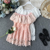 Modern női felső, fehér és rózsaszín csipkével